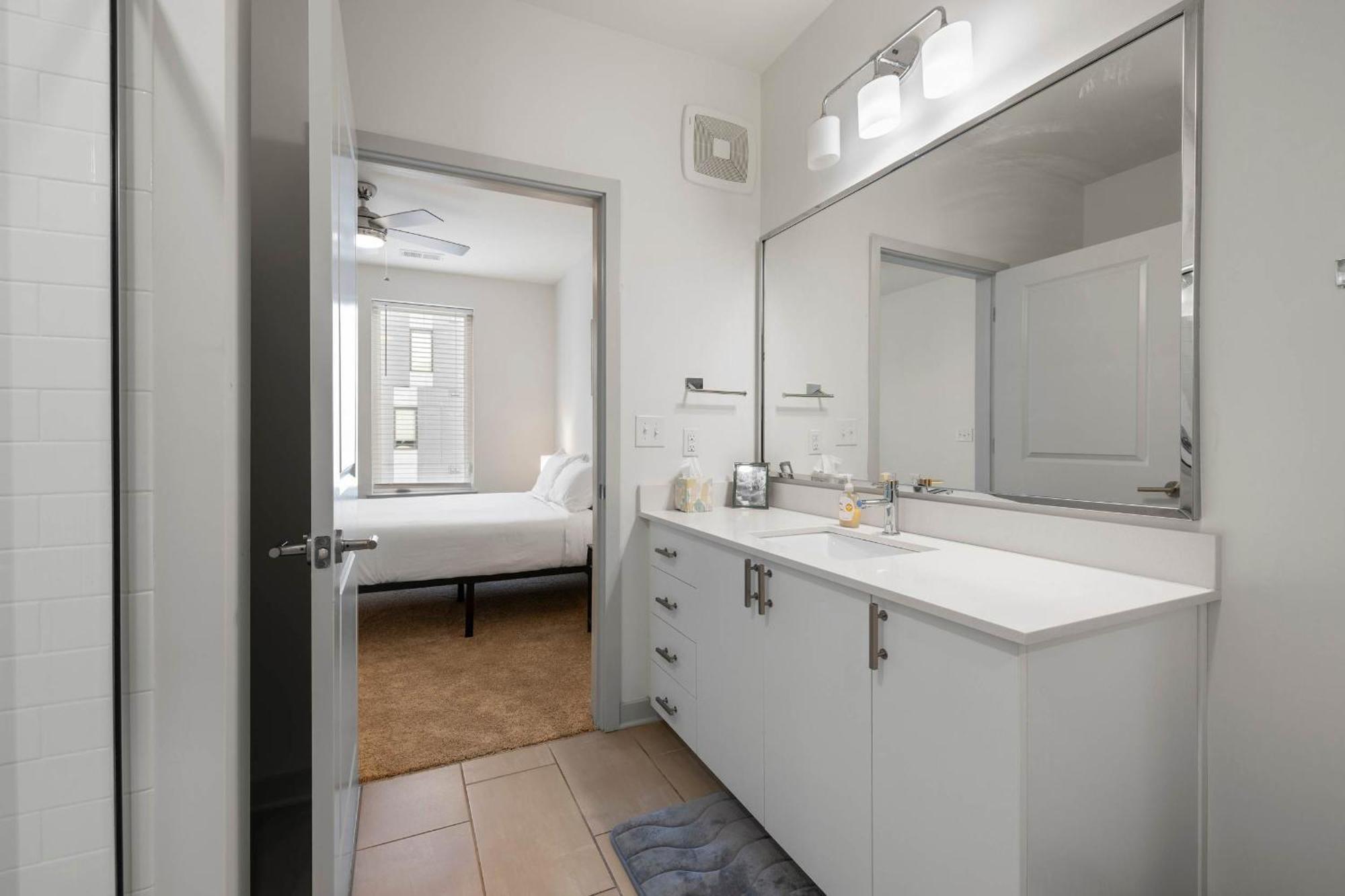 Modern Nulu 2br Cozysuites 09 * Louisville