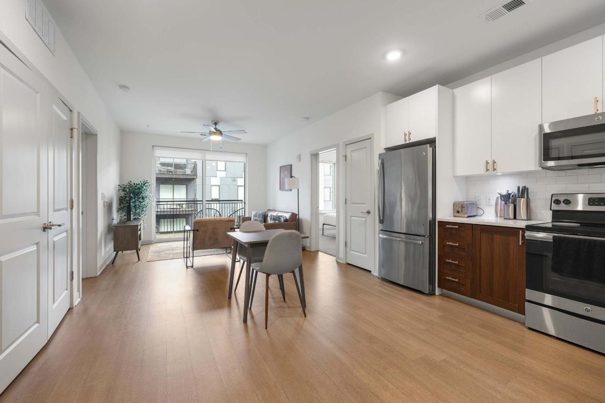 Apartment Modern Nulu 2br Cozysuites 09 Louisville