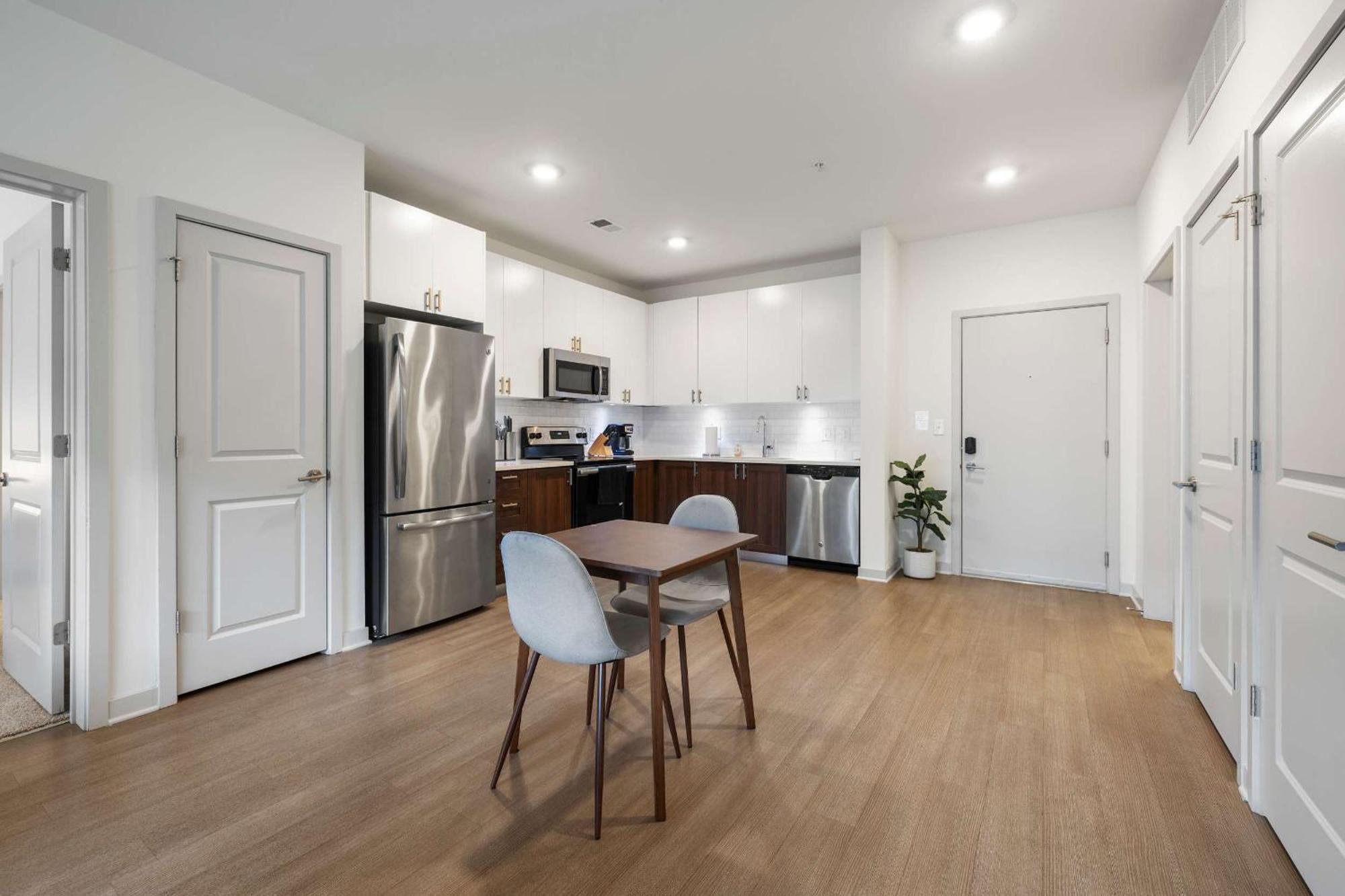 Modern Nulu 2br Cozysuites 09 Louisville